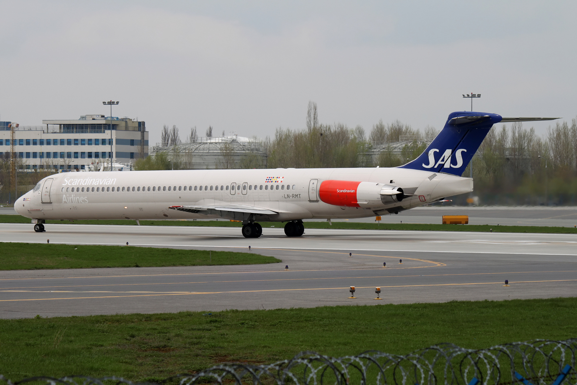 LN-RMT (Samoloty » Spotting na EPWA » McDonnell Douglas MD-82 » SAS Scandinavian Airlines)