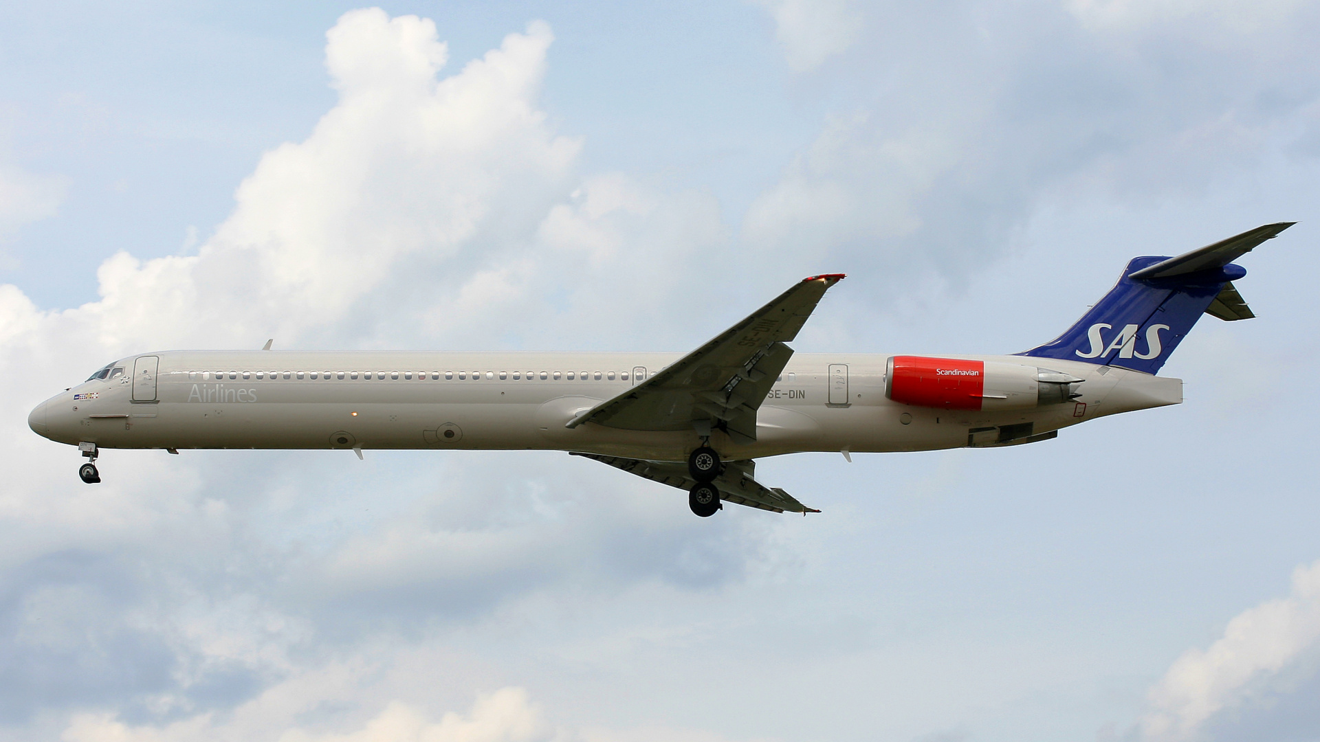 SE-DIN (Aircraft » EPWA Spotting » McDonnell Douglas MD-82 » SAS Scandinavian Airlines)
