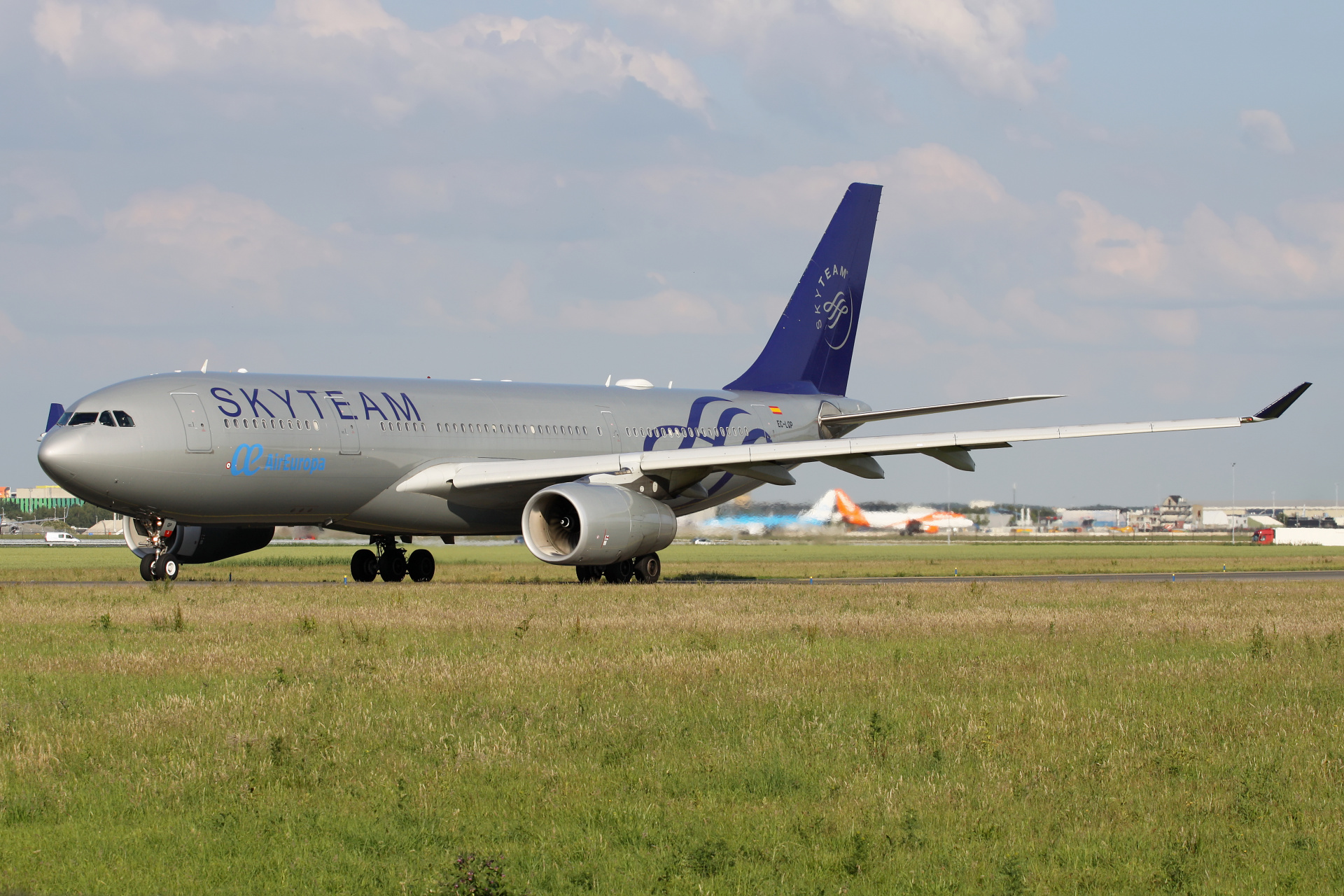 EC-LQP (SkyTeam livery) (Aircraft » Schiphol Spotting » Airbus A330-200 » AirEuropa)