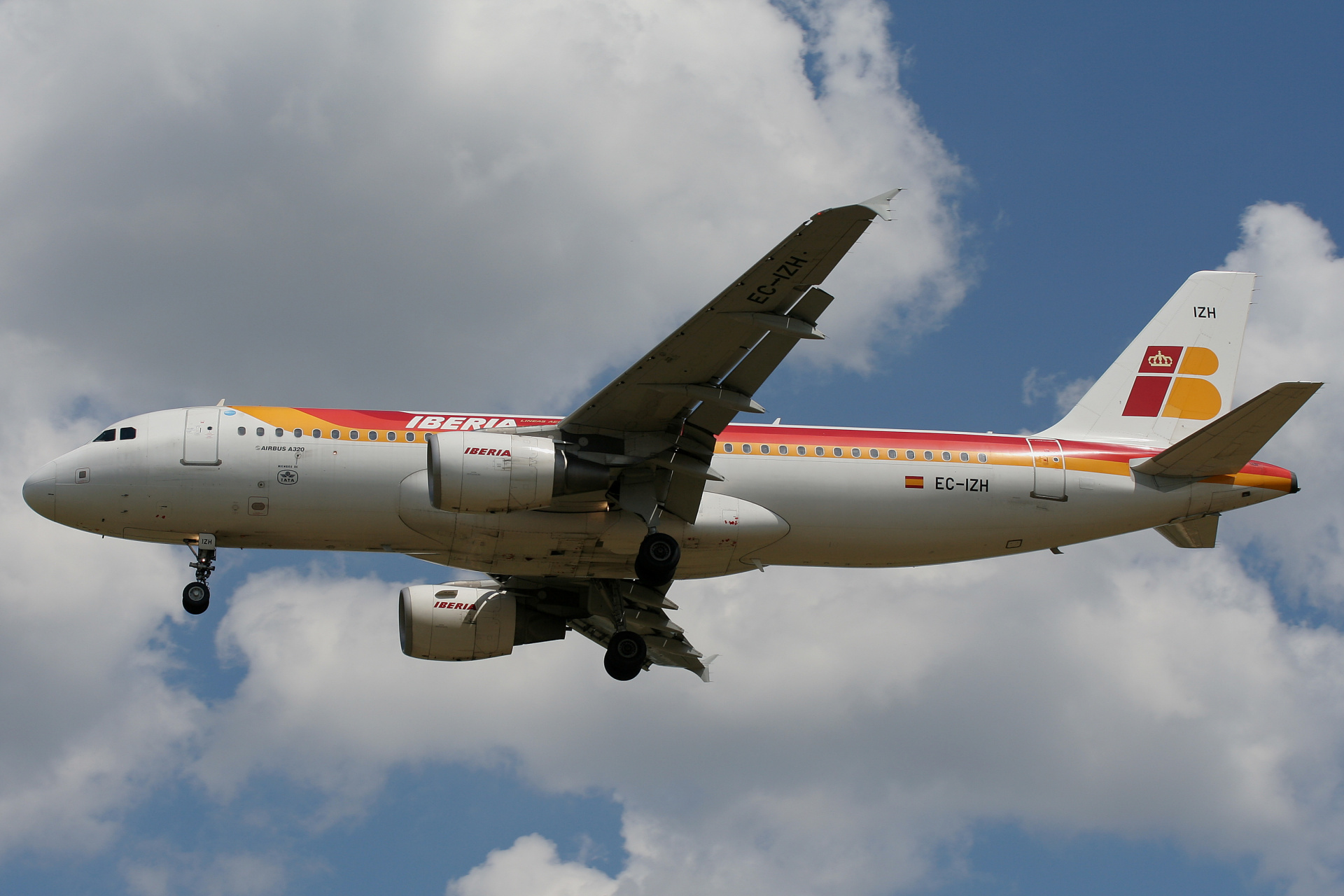 EC-IZH (Aircraft » EPWA Spotting » Airbus A320-200 » Iberia)