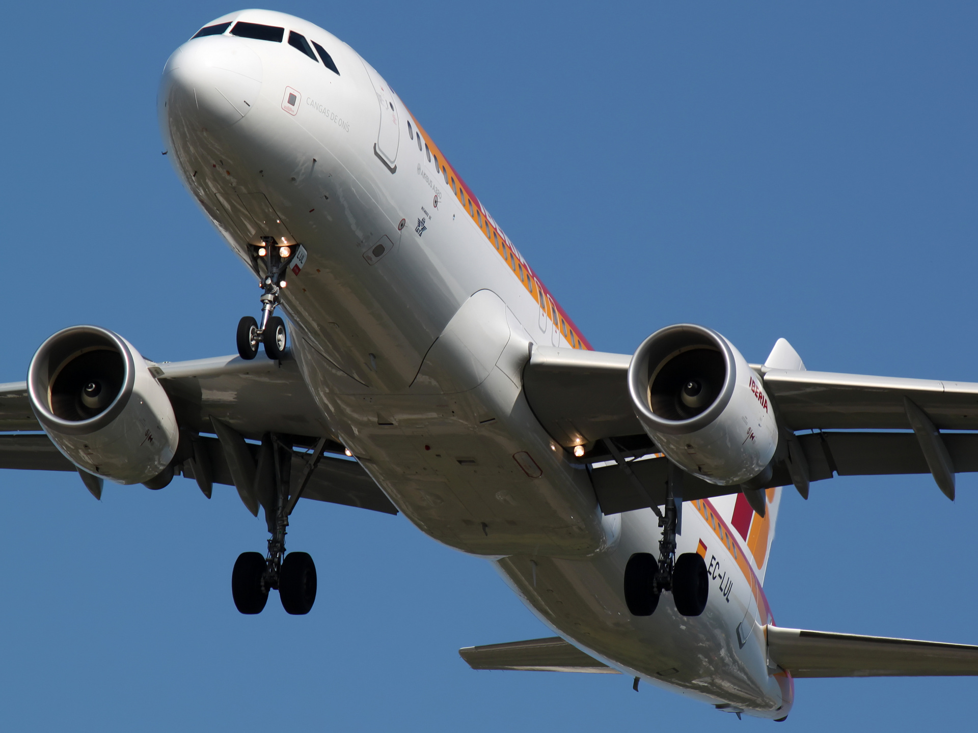 EC-LUL, Iberia (Samoloty » Spotting na EPWA » Airbus A320-200 » Iberia)