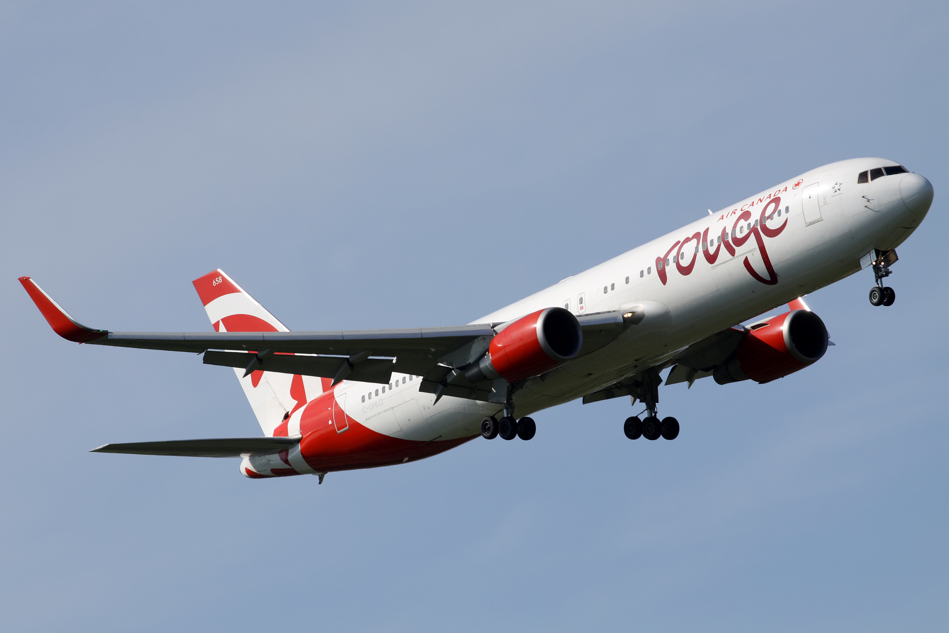 C-GHLQ (Aircraft » EPWA Spotting » Boeing 767-300 » Air Canada Rouge)