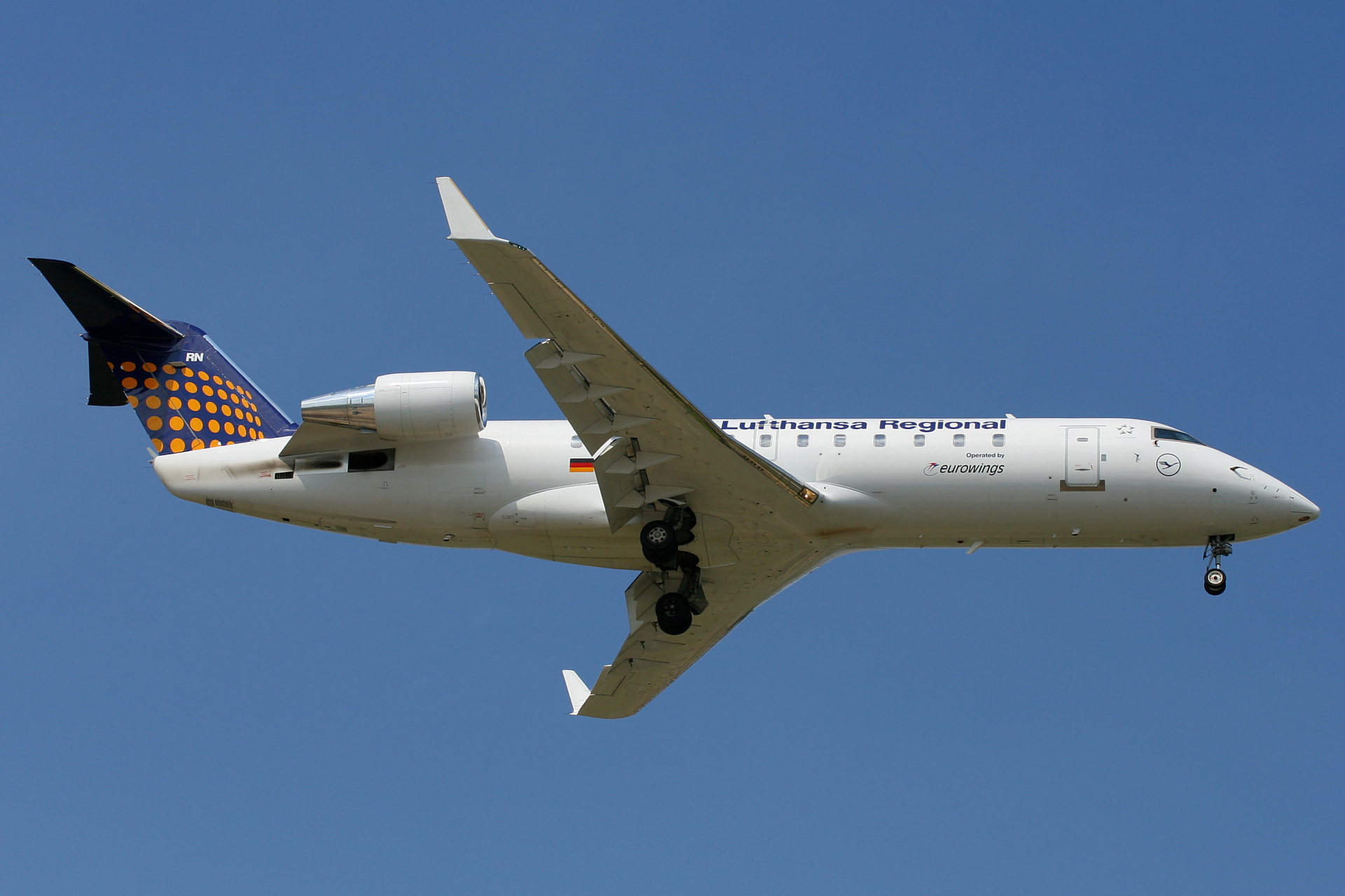 D-ACRN (Eurowings) (Samoloty » Spotting na EPWA » Bombardier CL-600 Regional Jet » CRJ-200 » Lufthansa Regional)