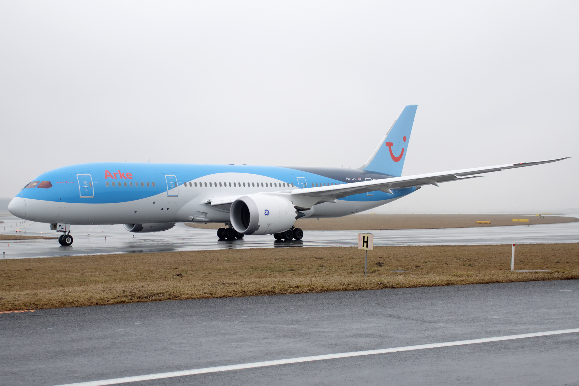 PH-TFL (Aircraft » EPWA Spotting » Boeing 787-8 Dreamliner » TUI fly Netherlands/Arke)