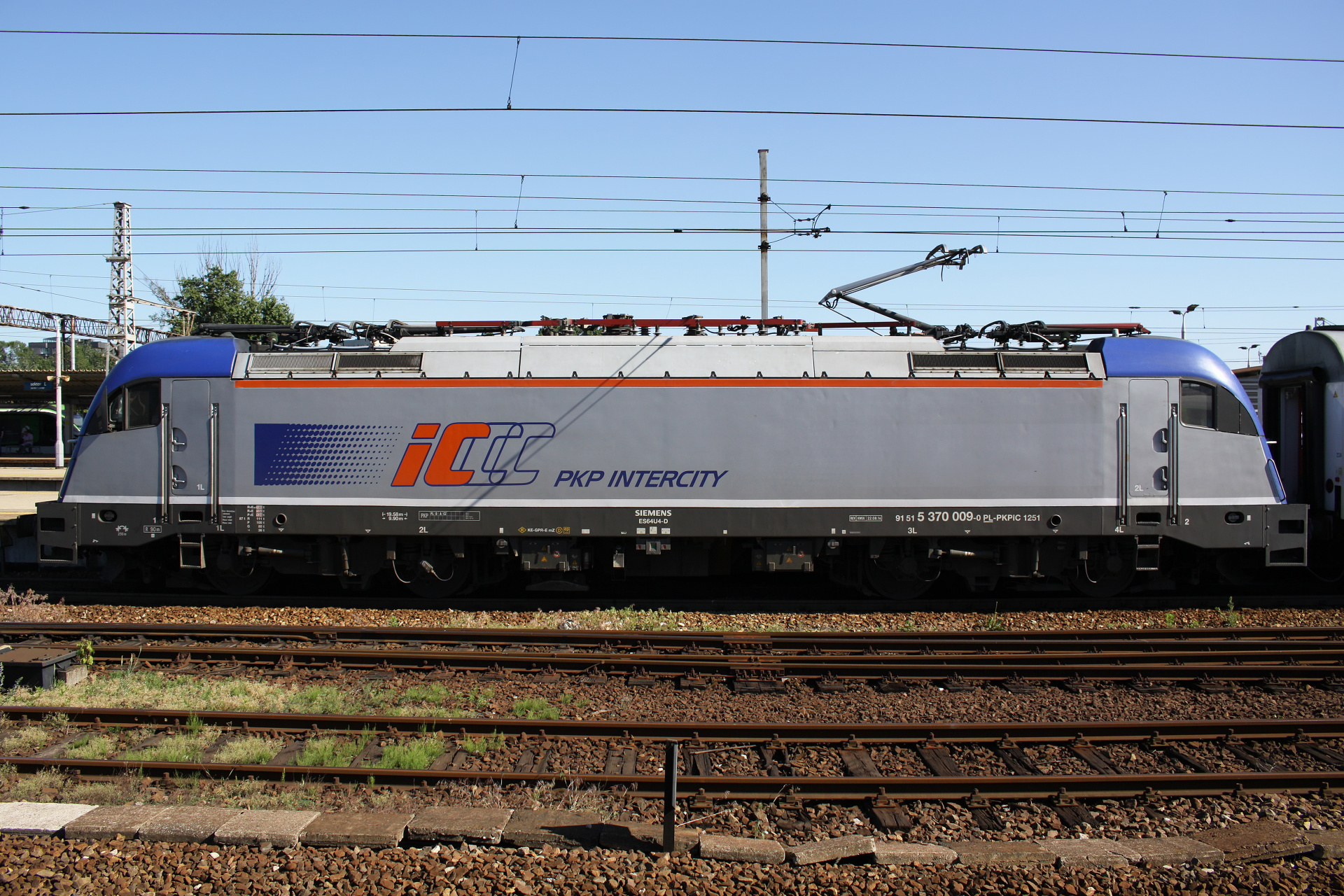 EU44-009 Husarz (Vehicles » Trains and Locomotives » Siemens EuroSprinter ES64U4 Taurus » PKP Intercity)