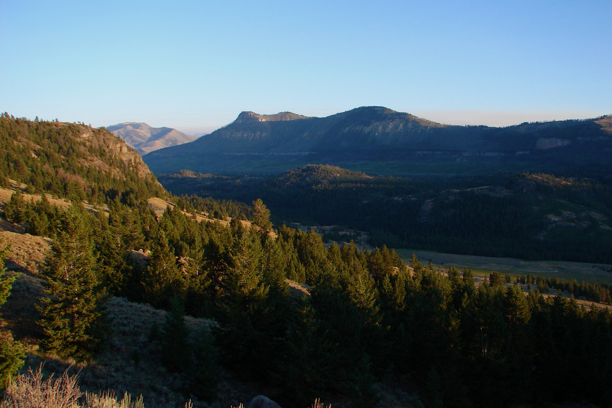 Widok na Hunter Peak (Podróże » USA: Na ziemi Czejenów » Wielka Podróż » Droga 212 » Beartooth Pass)