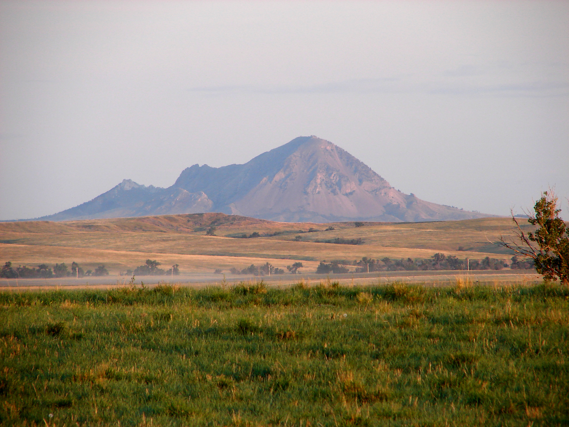 z daleka... (Podróże » USA: Na ziemi Czejenów » Wielka Podróż » Bear Butte)