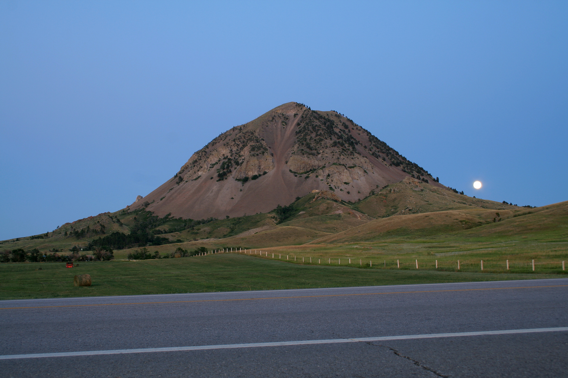 Księżyc (Podróże » USA: Na ziemi Czejenów » Wielka Podróż » Bear Butte)