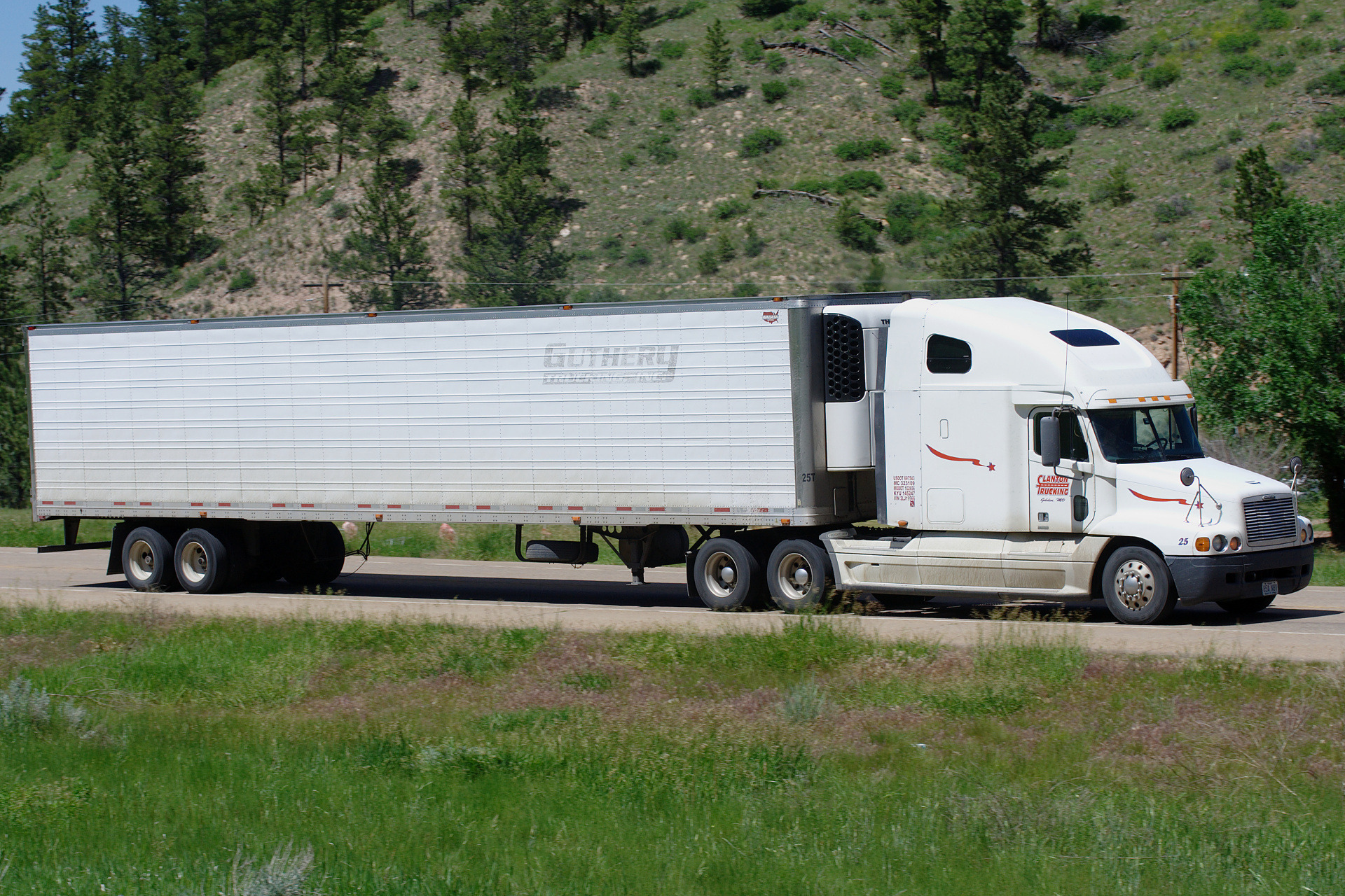 Freightliner Century (Travels » US Trip 2: Cheyenne Epic » Vehicles)
