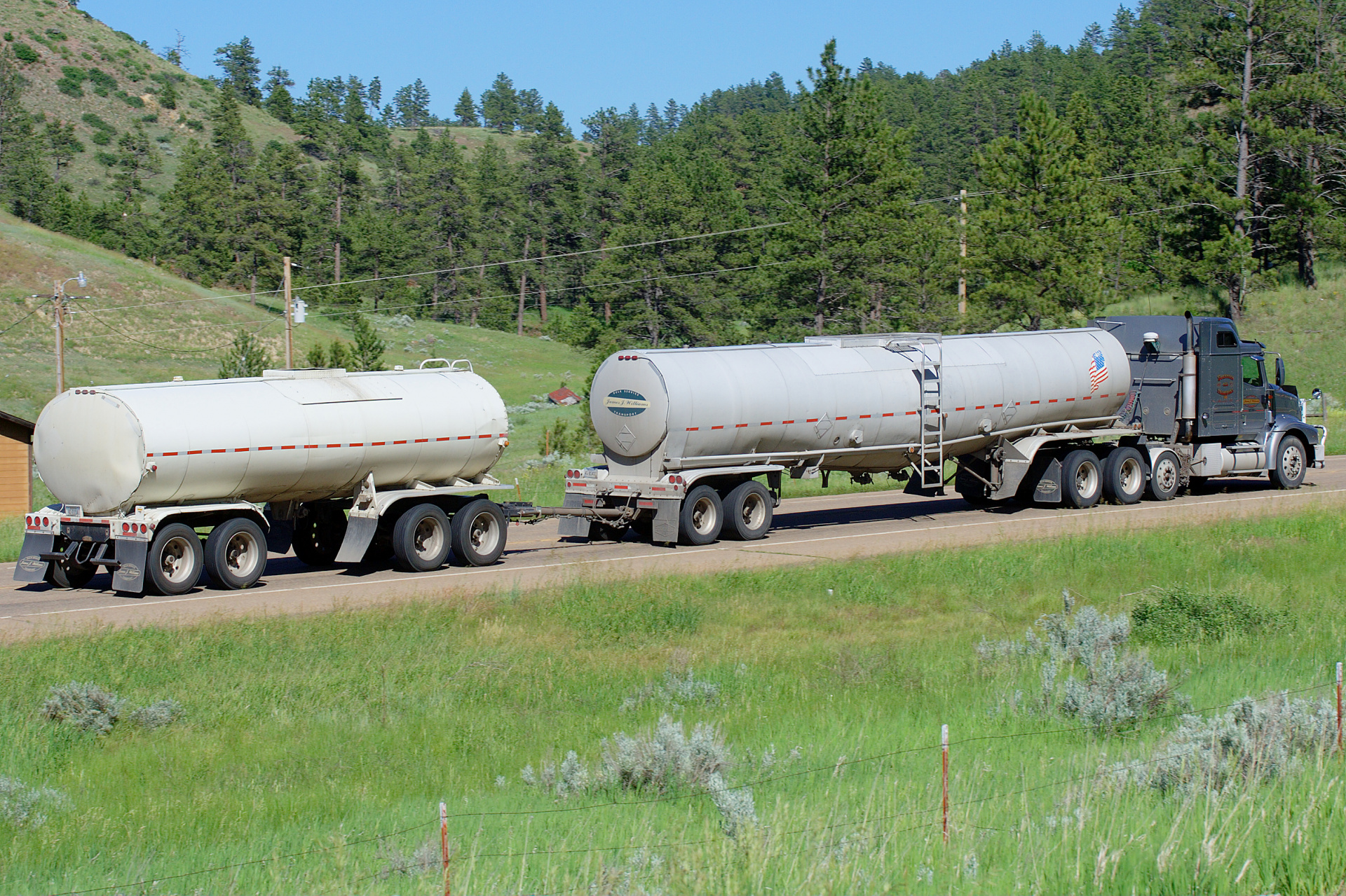 Tanker (Travels » US Trip 2: Cheyenne Epic » Vehicles)
