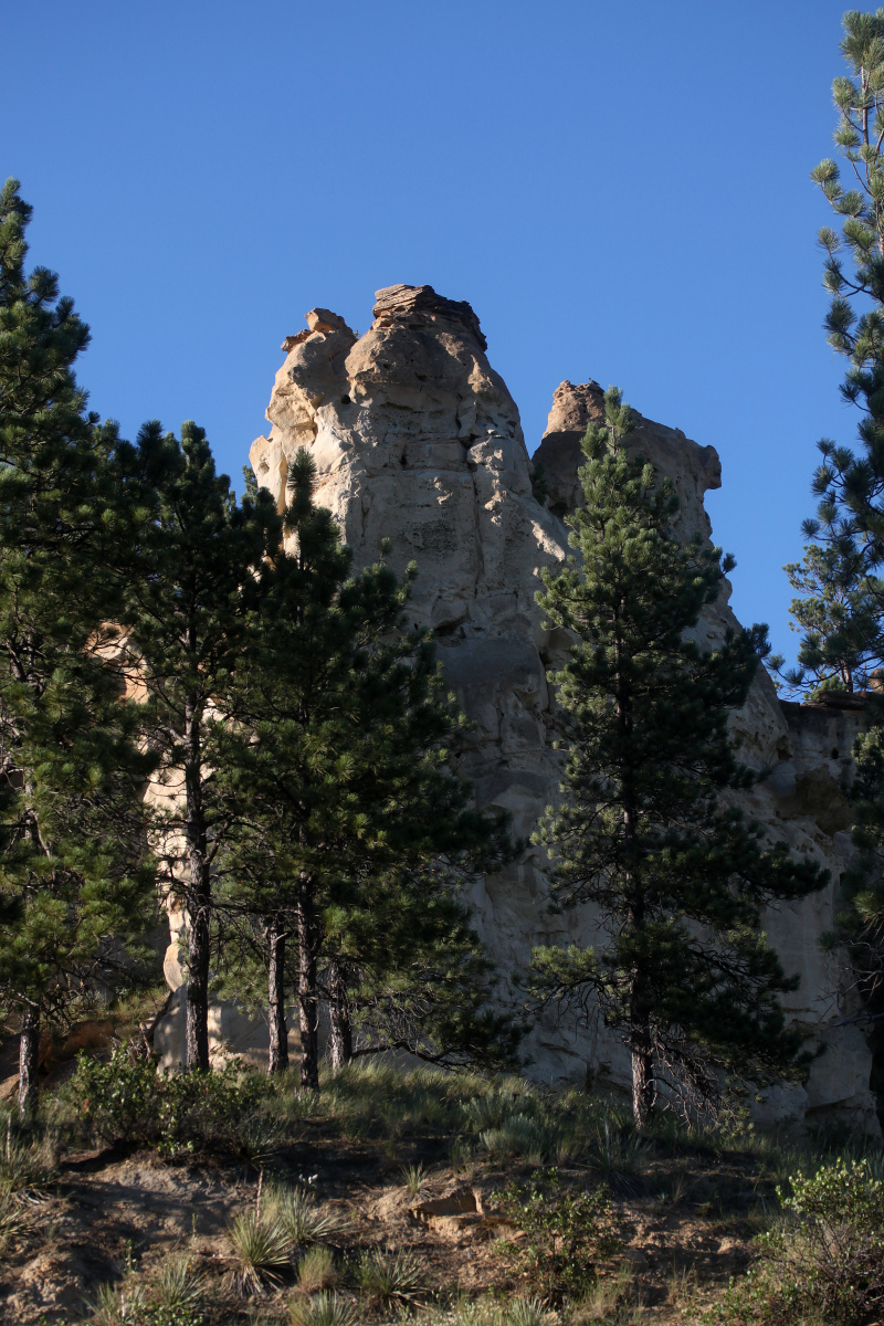 Formacja skalna w pobliżu Sweet Medicine Road (Podróże » USA: Drogi nie obrane » Rezerwat)