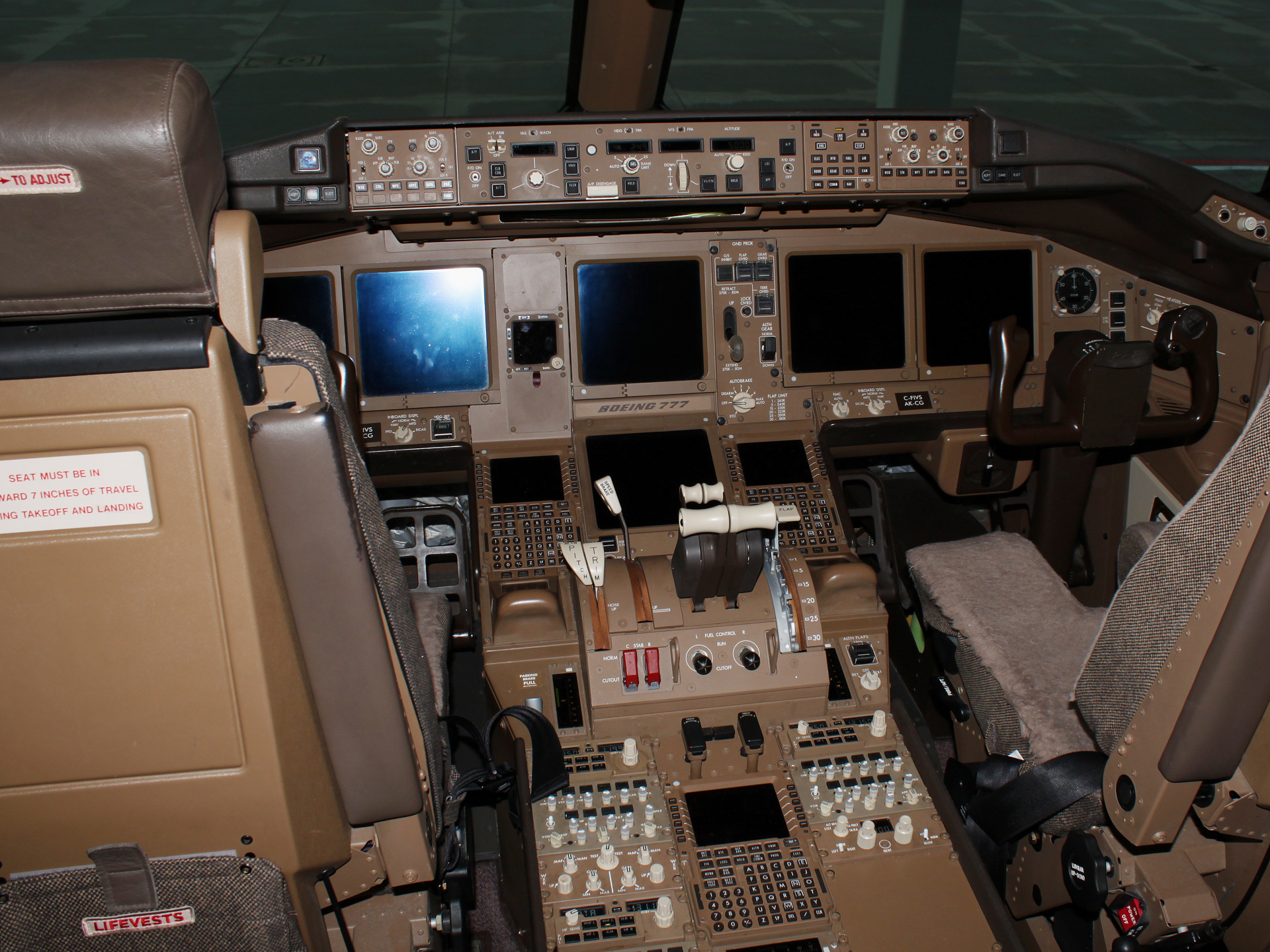 Boeing 777-300ER, C-FIVS, Air Canada - kokpit (Podróże » USA: Drogi nie obrane » Samoloty)