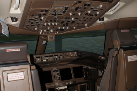 Boeing 777-300ER, C-FIVS, Air Canada - kokpit