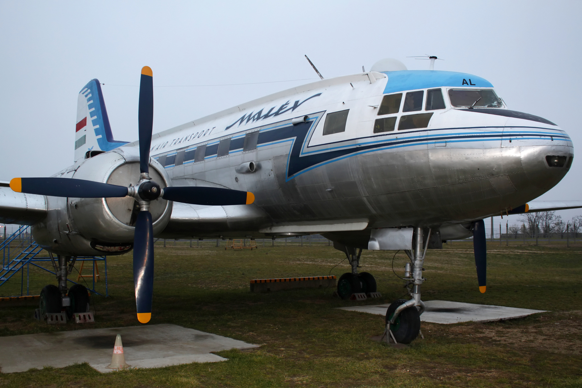 Iliuszyn Ił-14T, HA-MAL, Malév Hungarian Air Transport (Samoloty » Spotting na Ferihegy » Aeropark Budapest)