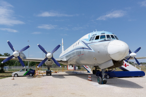 Ilyushin Il-18, HA-MOA, Malév Hungarian Airlines