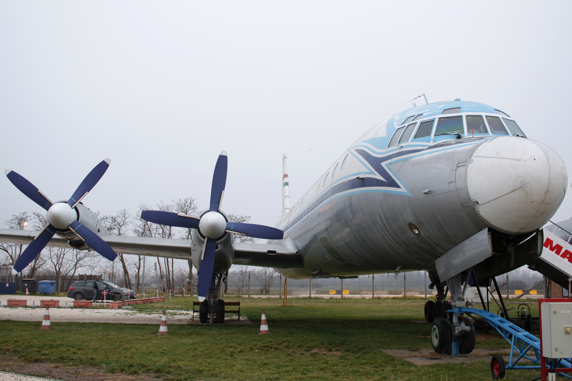 Iliuszyn Ił-18W, HA-MOA, Malév Hungarian Airlines (Samoloty » Spotting na Ferihegy » Aeropark Budapest)