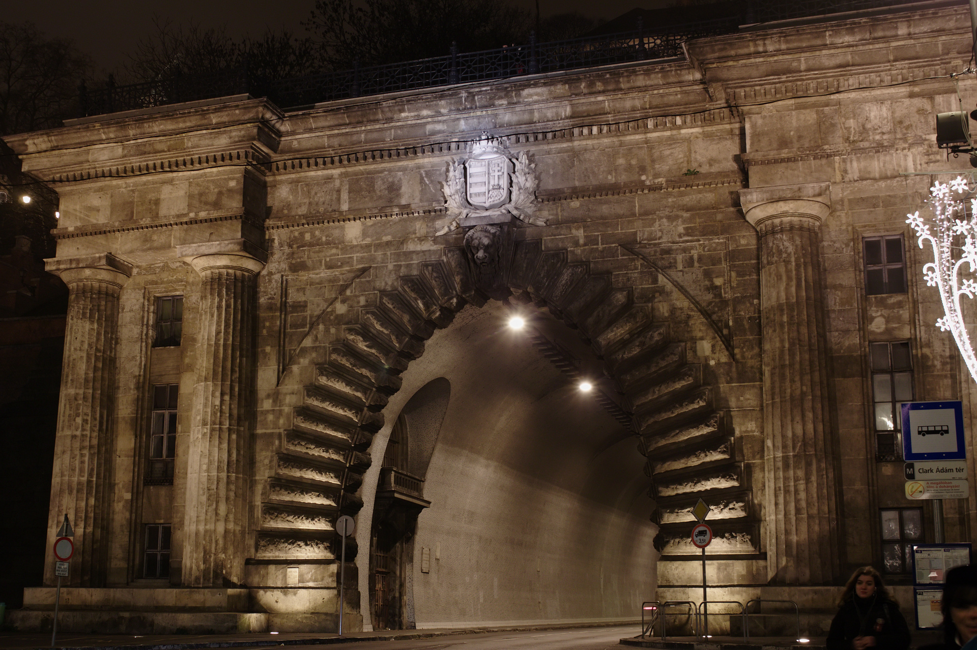 Tunel zamkowy w Budzie (Podróże » Budapeszt » Budapeszt w nocy)