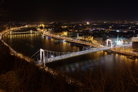 Erzsébet híd - Most Elżbiety i Peszt ze Wzgórza Gellerta