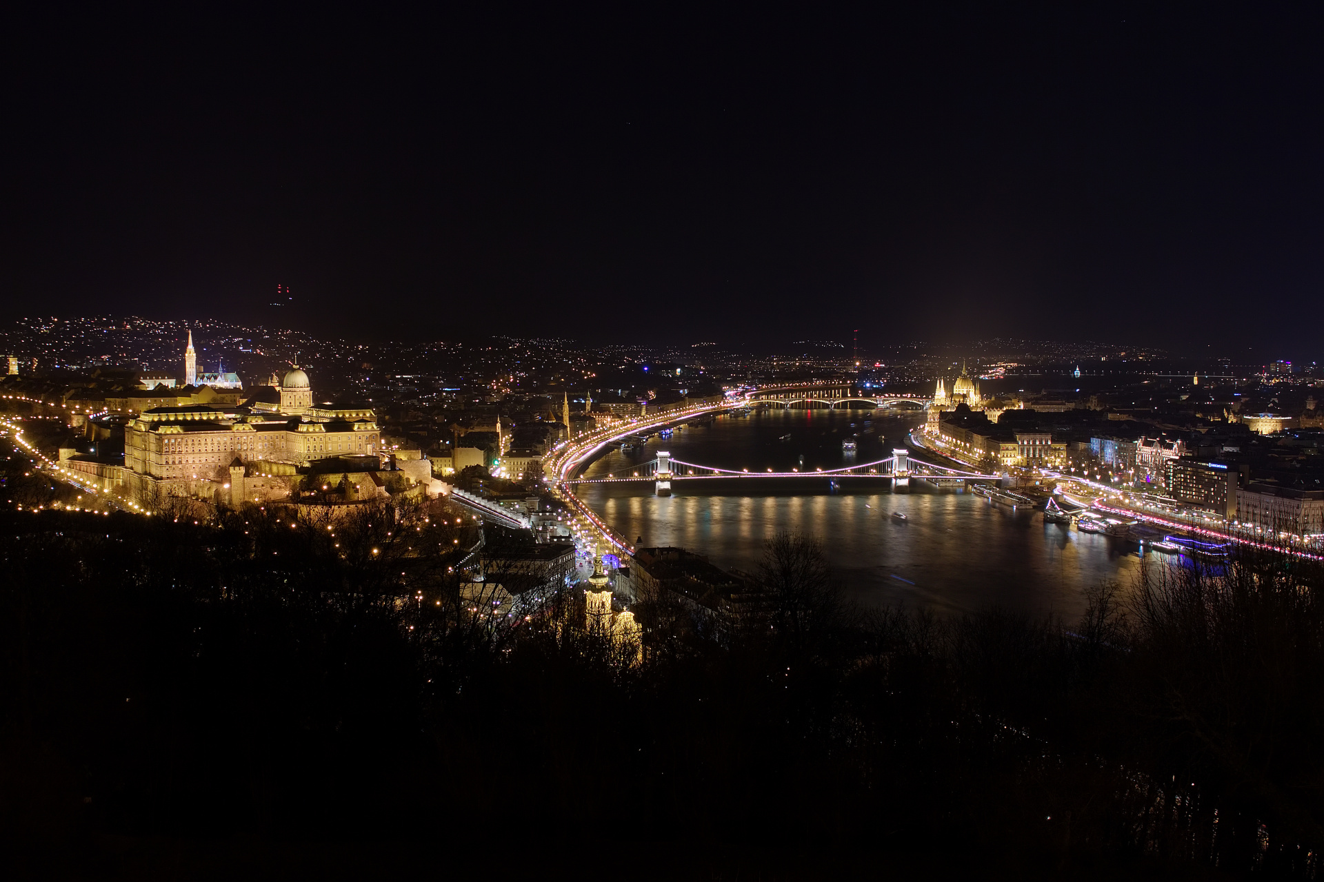 Buda i Most Łańcuchowy ze Wzgórza Gellerta (Podróże » Budapeszt » Budapeszt w nocy)