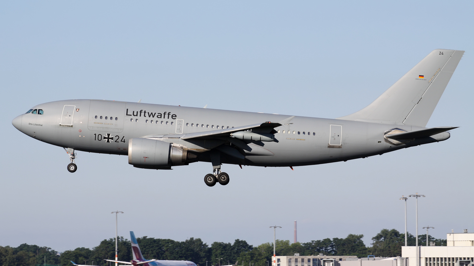 Airbus A310-300, 10+24, Niemieckie Siły Powietrzne (Luftwaffe) (Podróże » Kolonia » Samoloty)