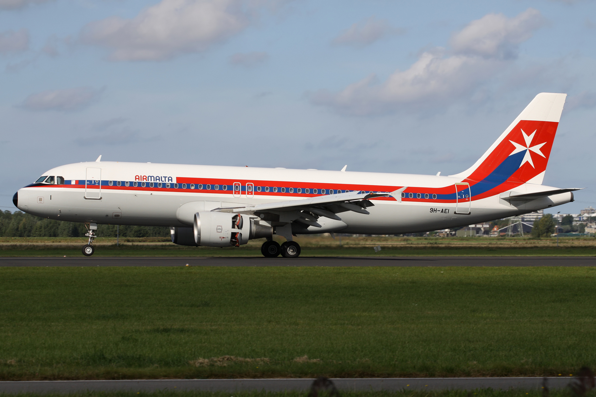 9H-AEI, Air Malta (malowanie retro) (Samoloty » Spotting na Schiphol » Airbus A320-200)