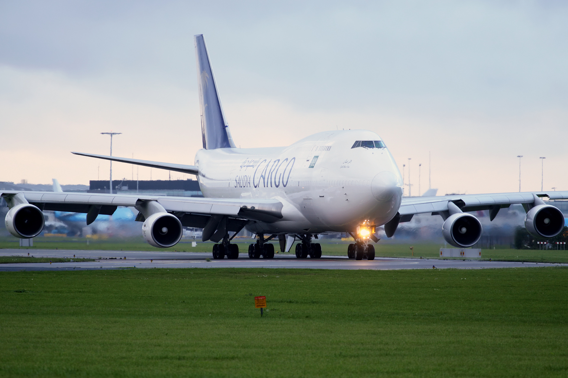 BDSF, TF-AMM, Saudia Cargo (Samoloty » Spotting na Schiphol » Boeing 747-400F)