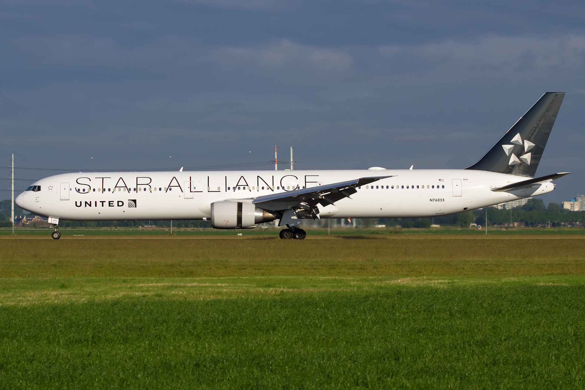 N76055, United Airlines (Star Alliance livery) (Aircraft » Schiphol Spotting » Boeing 767-400)