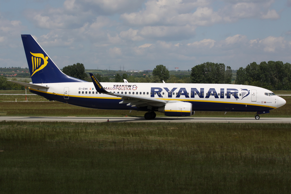 EI-ENK, Ryanair (naklejka Kraków and Małopolska) (Samoloty » Spotting na Ferihegy » Boeing 737-800)