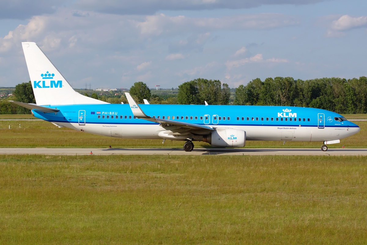 PH-BXU, KLM Royal Dutch Airlines (Samoloty » Spotting na Ferihegy » Boeing 737-800)