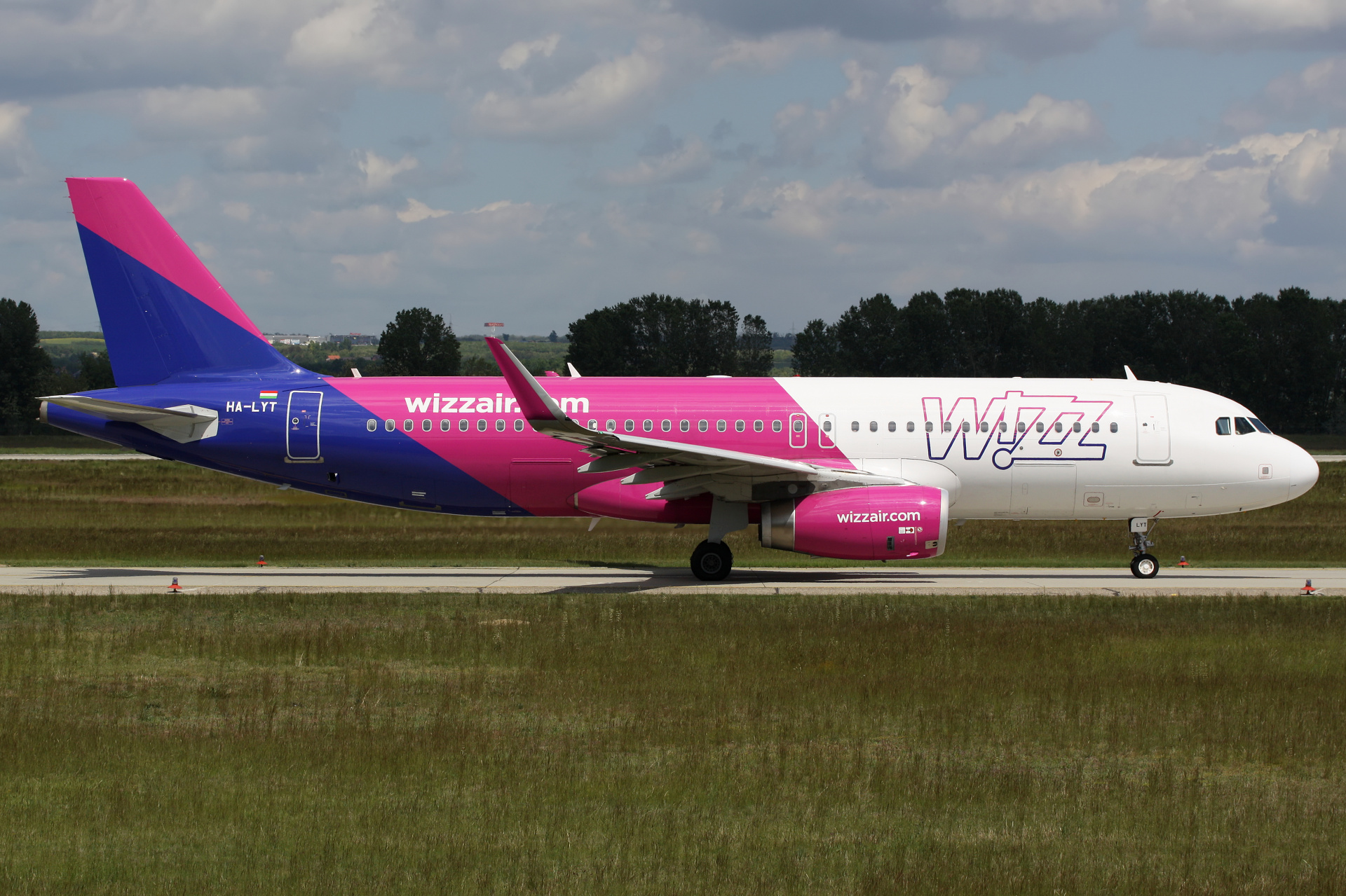HA-LYT, Wizz Air (Samoloty » Spotting na Ferihegy » Airbus A320-200)