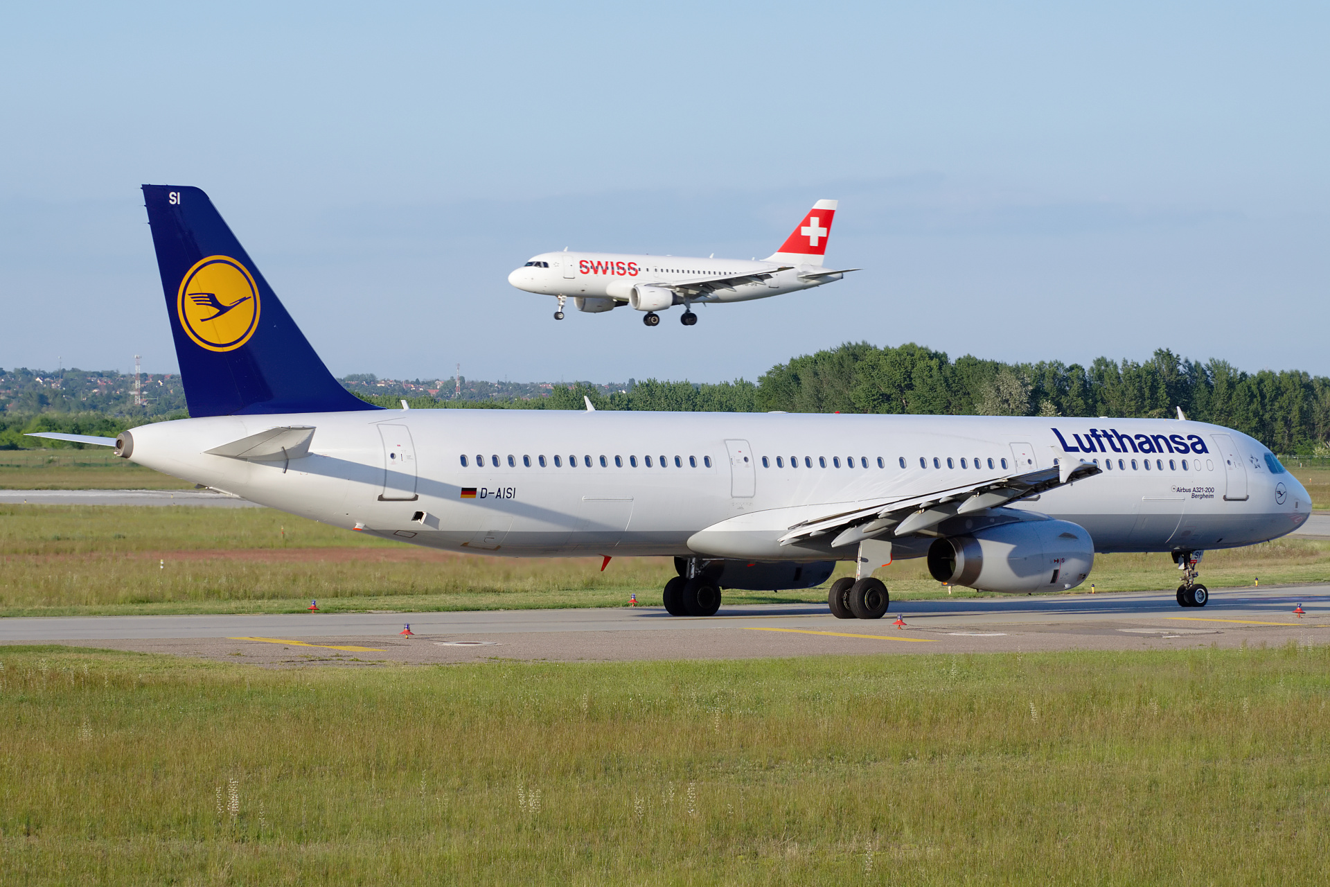 D-AISI, Lufthansa (Aircraft » Ferihegy Spotting » Airbus A321-200)