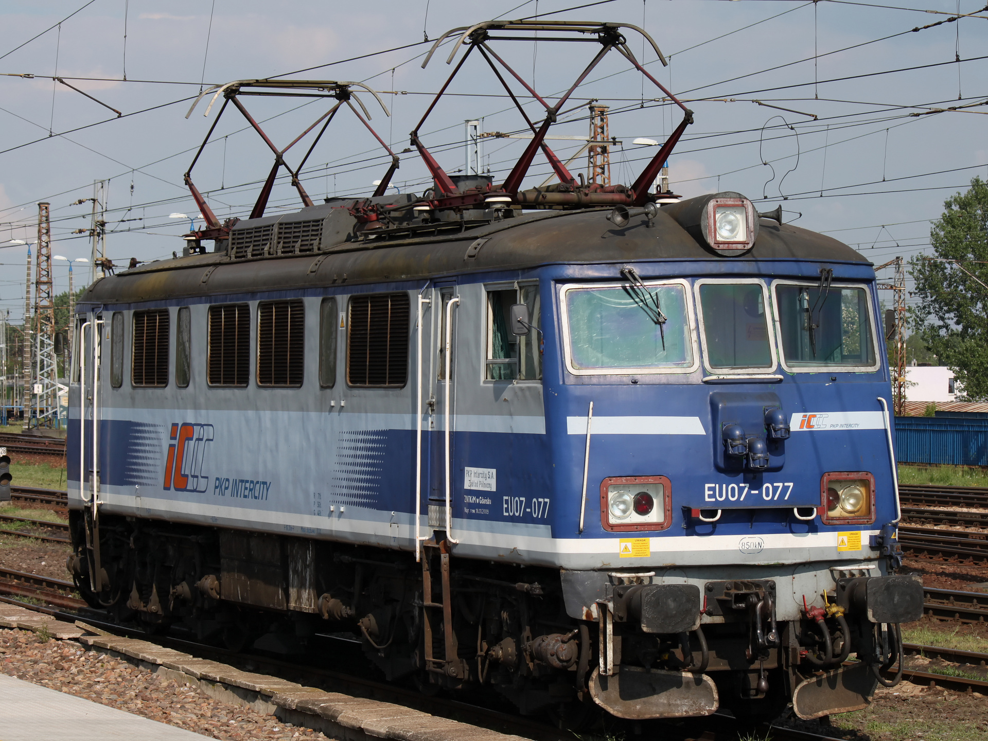 EU07-077 (Pojazdy » Pociągi i lokomotywy » Pafawag 4E)