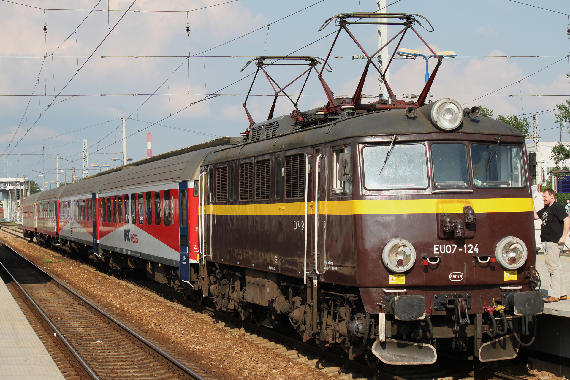 EU07-124 (Pojazdy » Pociągi i lokomotywy » Pafawag 4E)