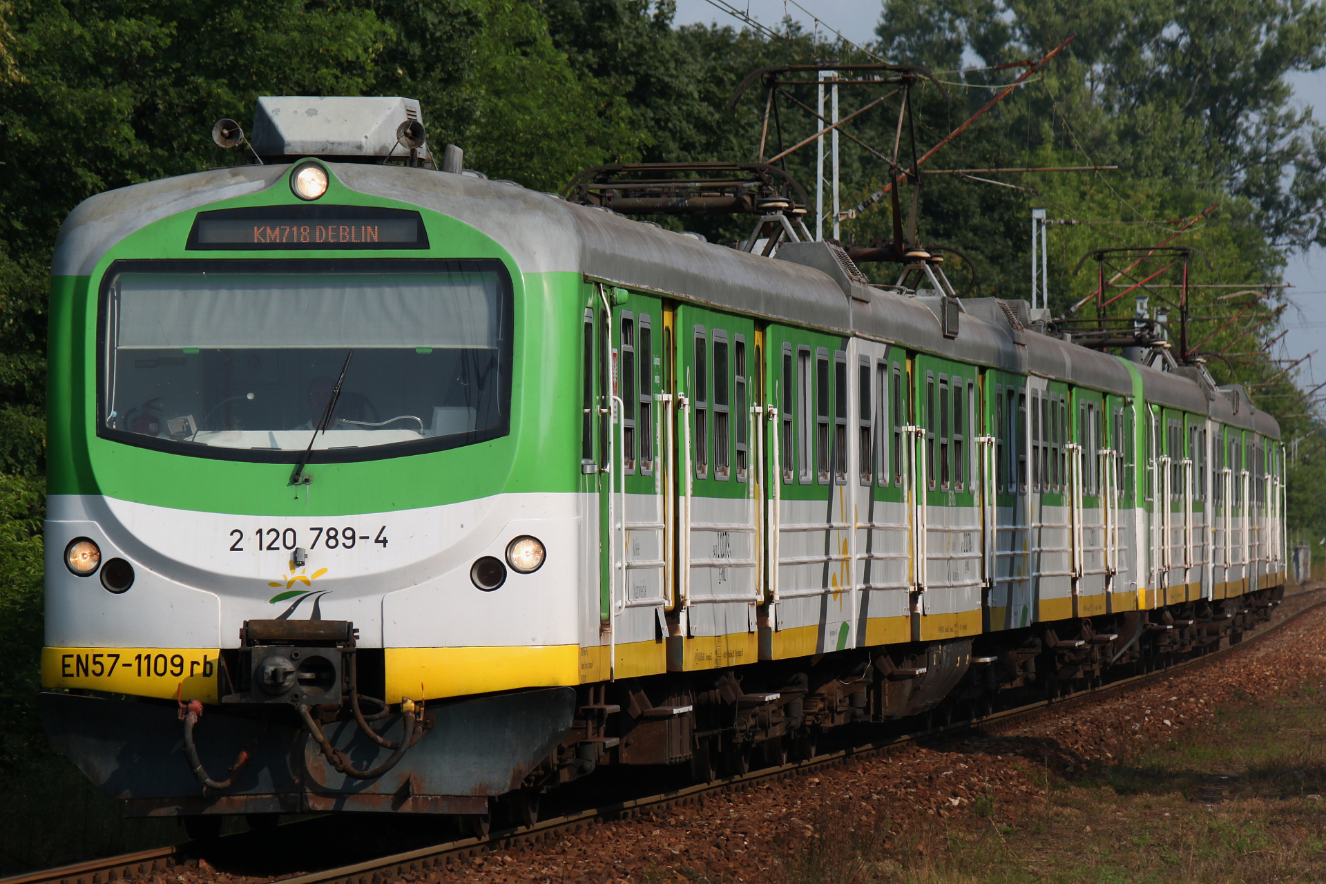 EN57-1109 (Vehicles » Trains and Locomotives » Pafawag 5B/6B (EN57 and revisions) » Koleje Mazowieckie)