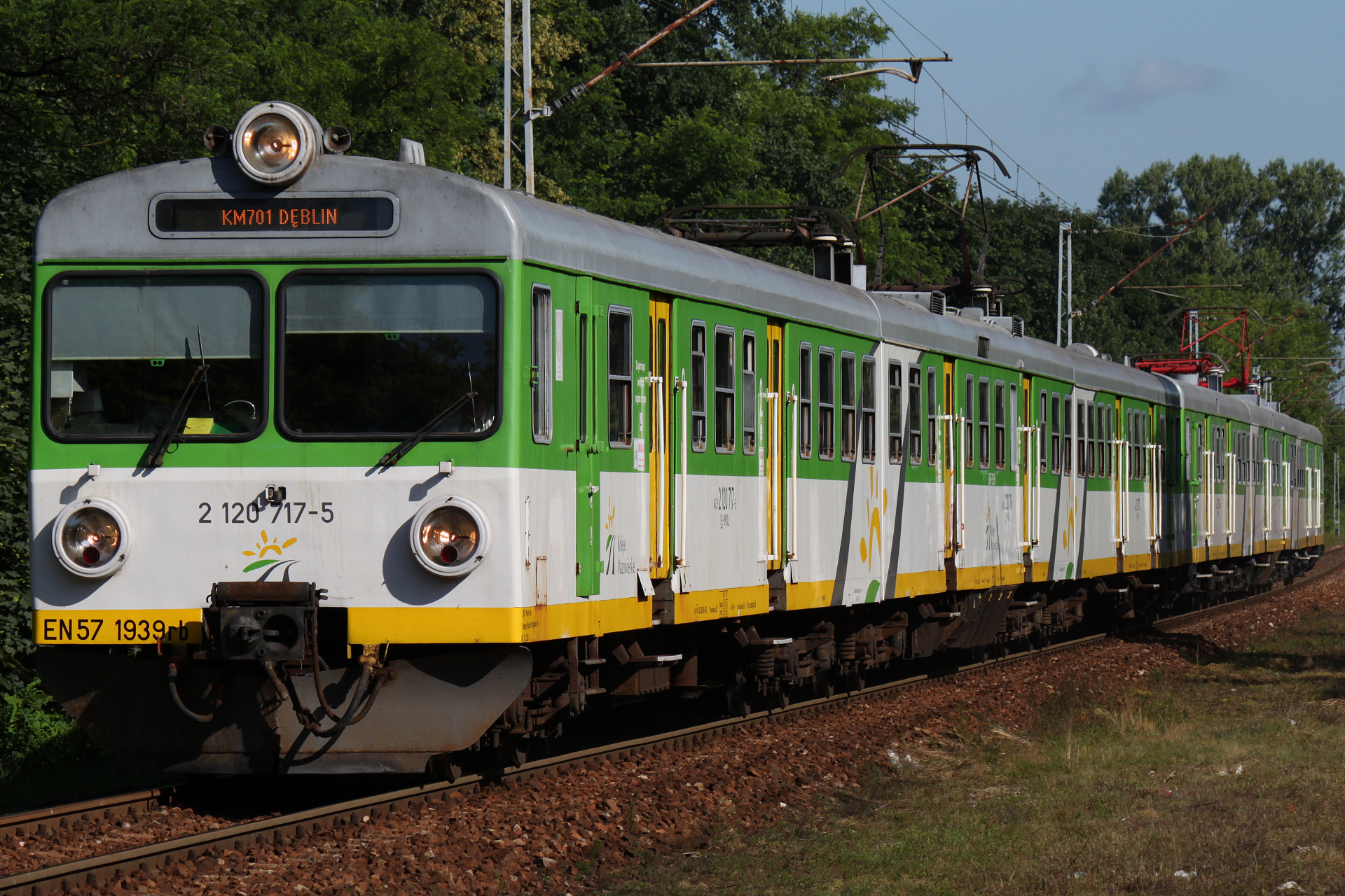 EN57-1939 (Vehicles » Trains and Locomotives » Pafawag 5B/6B (EN57 and revisions) » Koleje Mazowieckie)