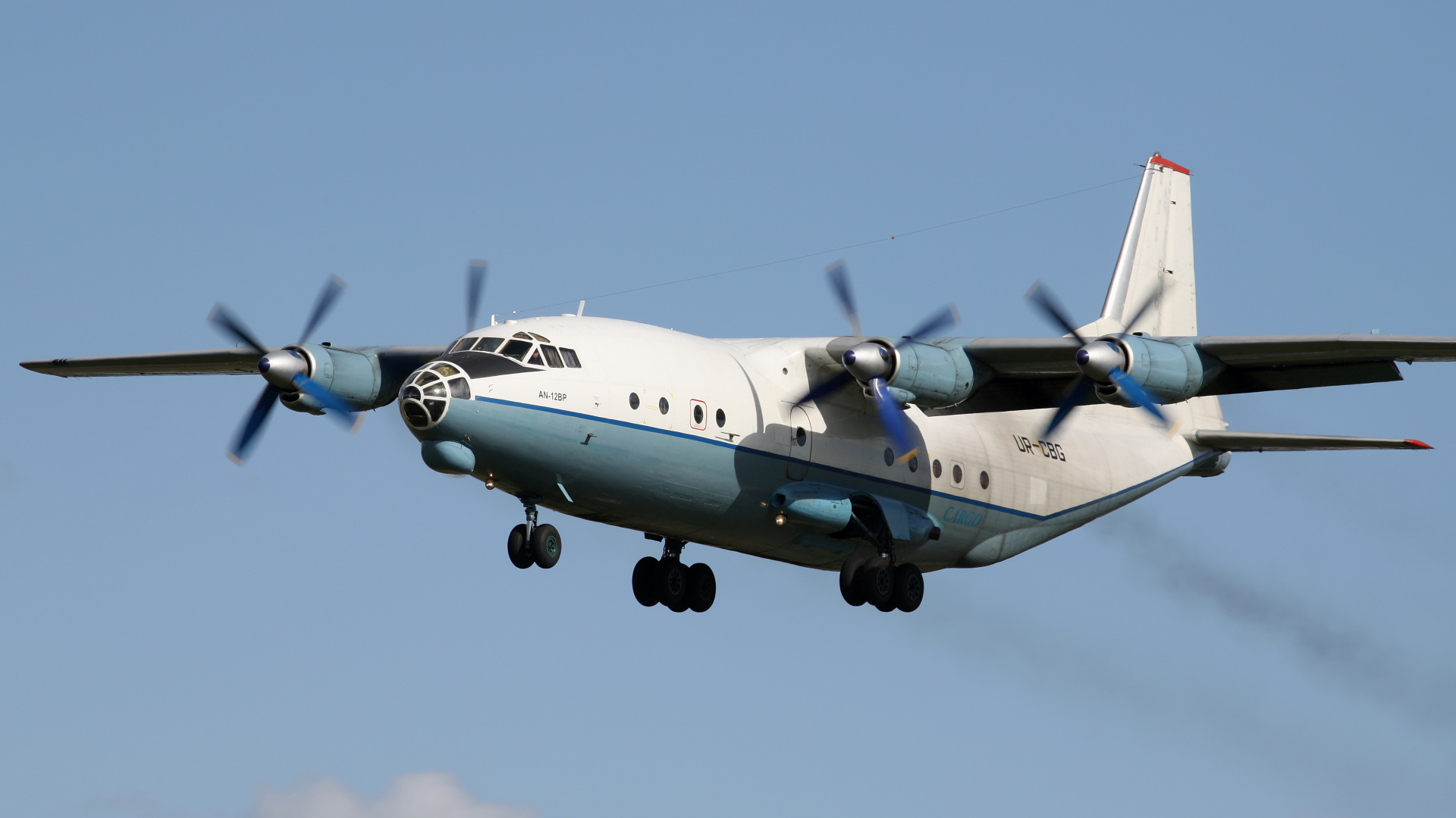 An-12BP, UR-CBG (Aircraft » EPWA Spotting » Antonov An-12 » Cavok Air)