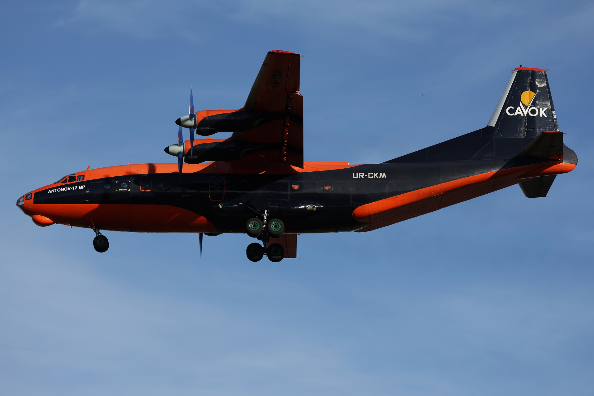 An-12BP, UR-CKM (Aircraft » EPWA Spotting » Antonov An-12 » Cavok Air)