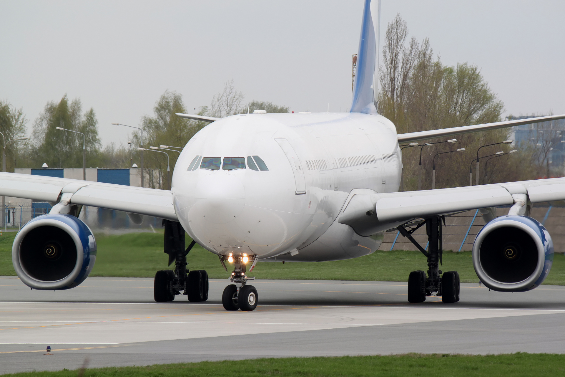 CS-TFZ (Samoloty » Spotting na EPWA » Airbus A330-200 » Hi Fly)