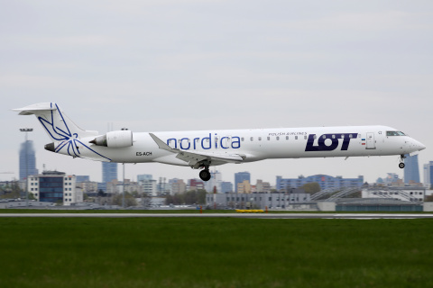 ES-ACH (LOT Polish Airlines - Nordica hybrid livery)