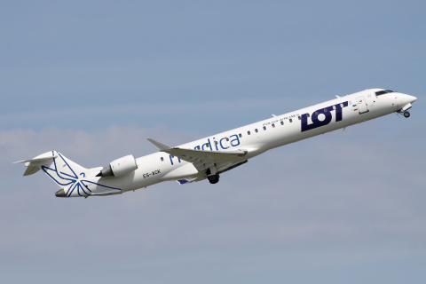 ES-ACK (LOT Polish Airlines - Nordica hybrid livery)