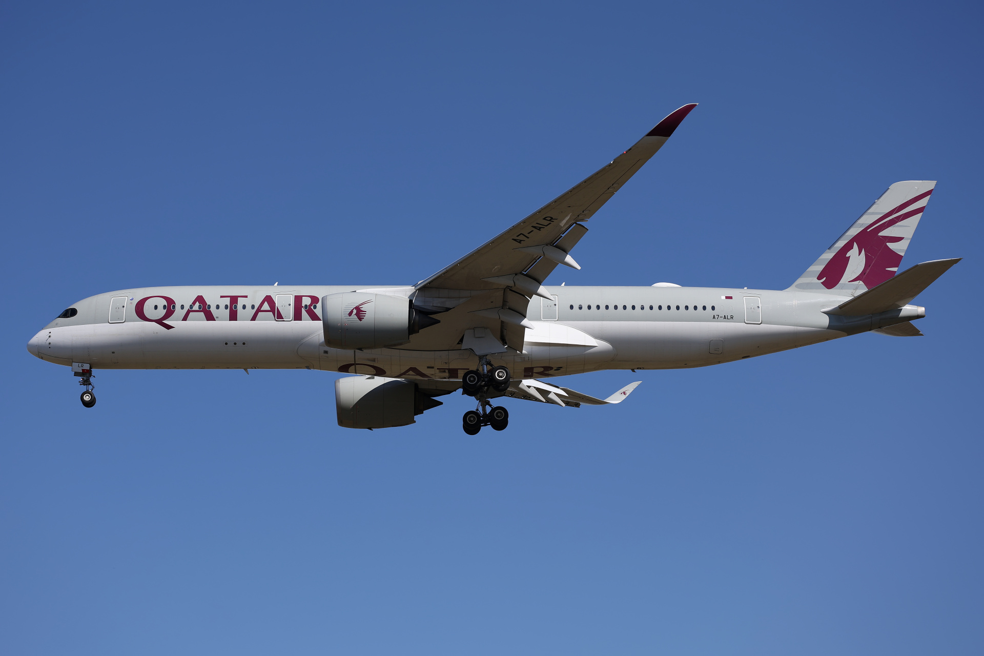 A7-ALR (Aircraft » EPWA Spotting » Airbus A350-900 » Qatar Airways)