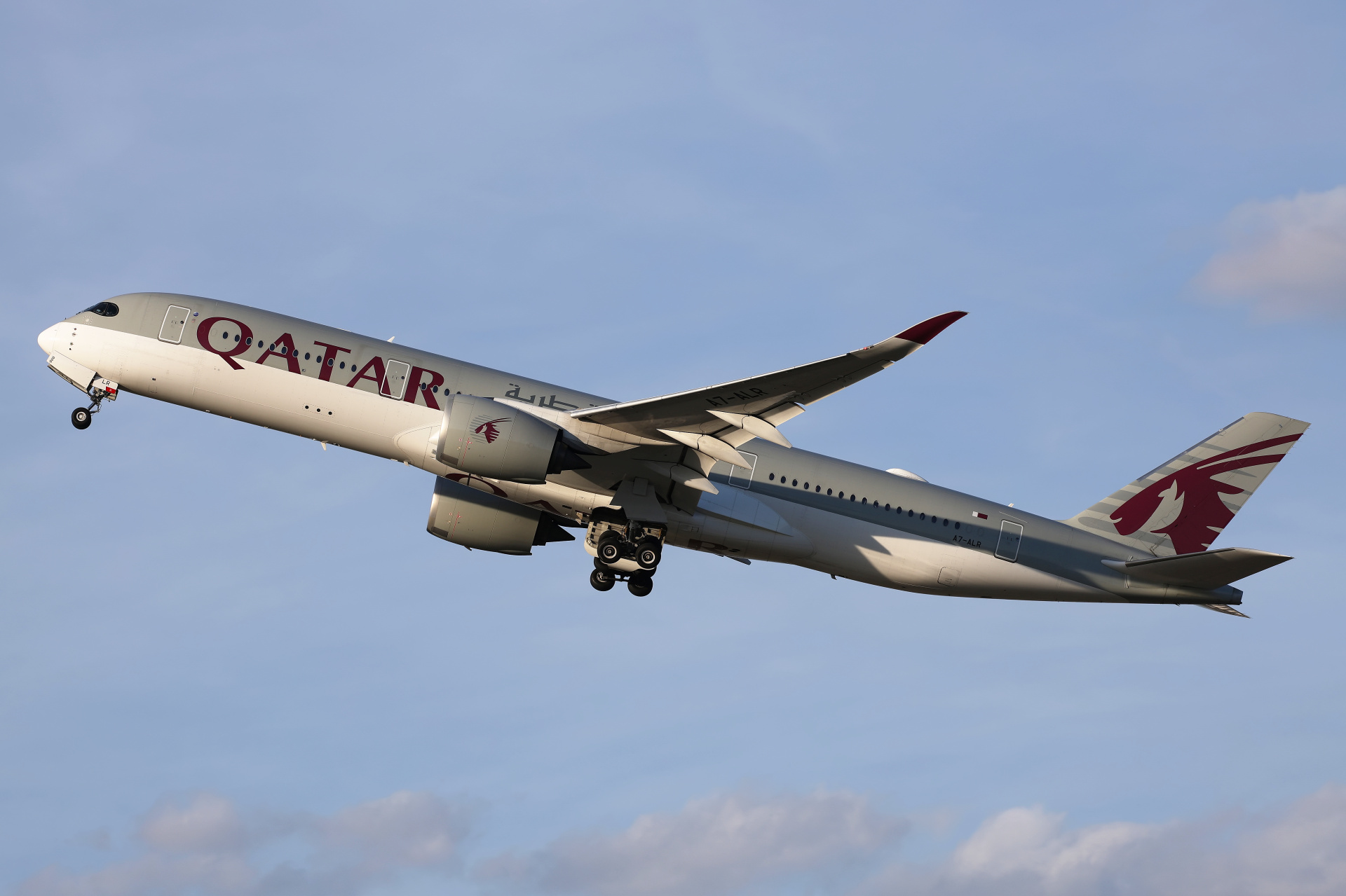 A7-ALR (Aircraft » EPWA Spotting » Airbus A350-900 » Qatar Airways)