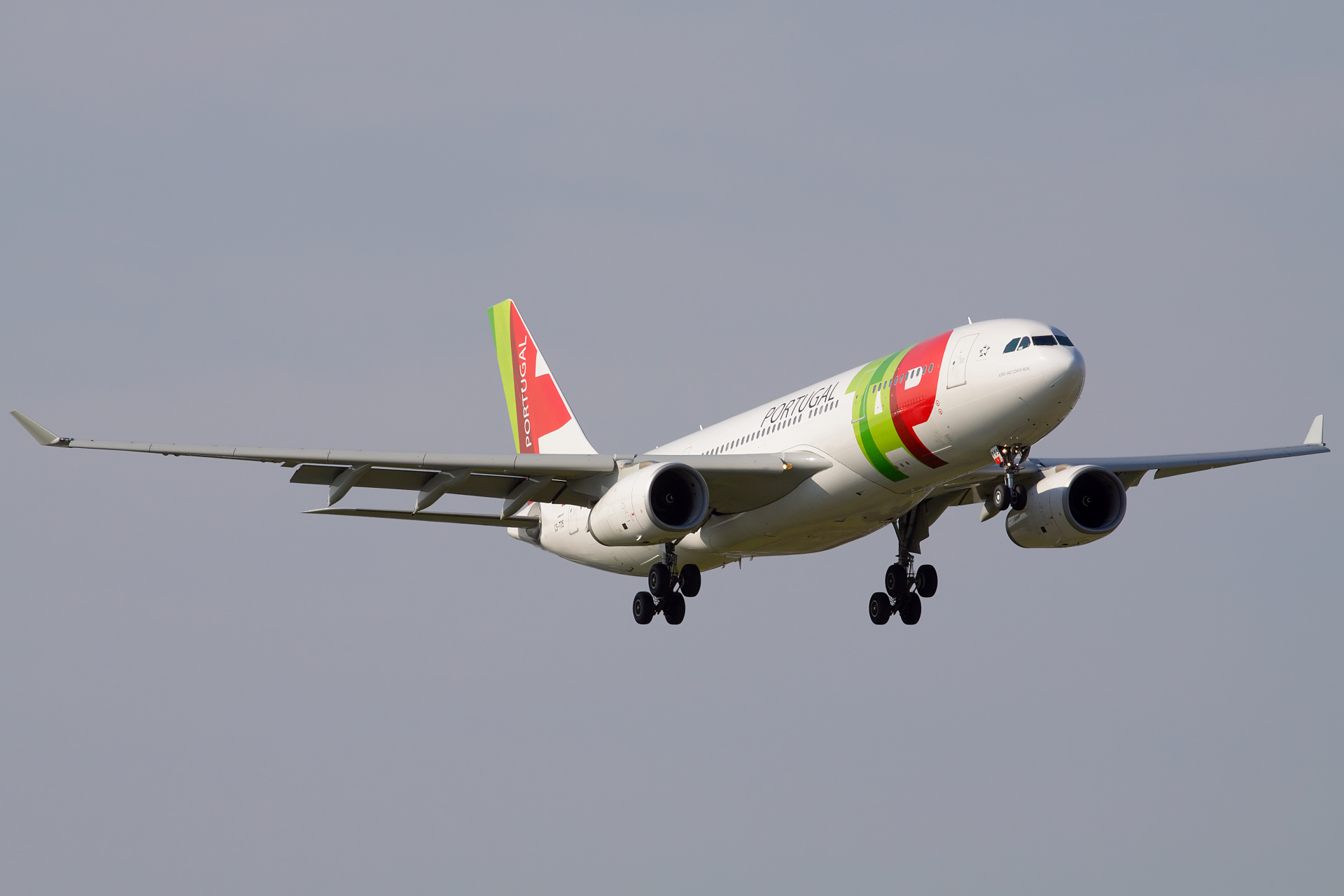 CS-TOS (Aircraft » EPWA Spotting » Airbus A330-200 » TAP Air Portugal)