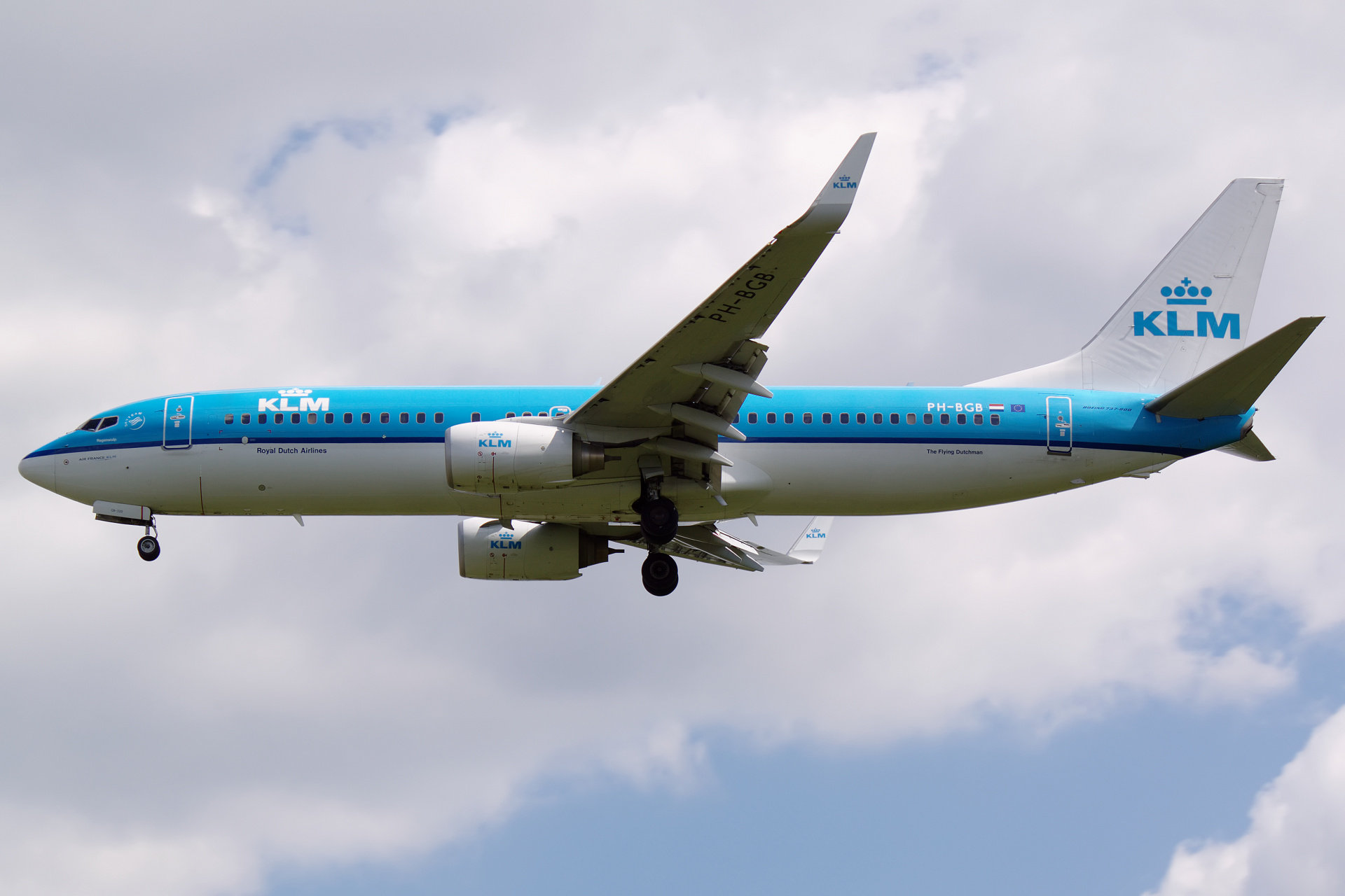 PH-BGB (Aircraft » EPWA Spotting » Boeing 737-800 » KLM Royal Dutch Airlines)