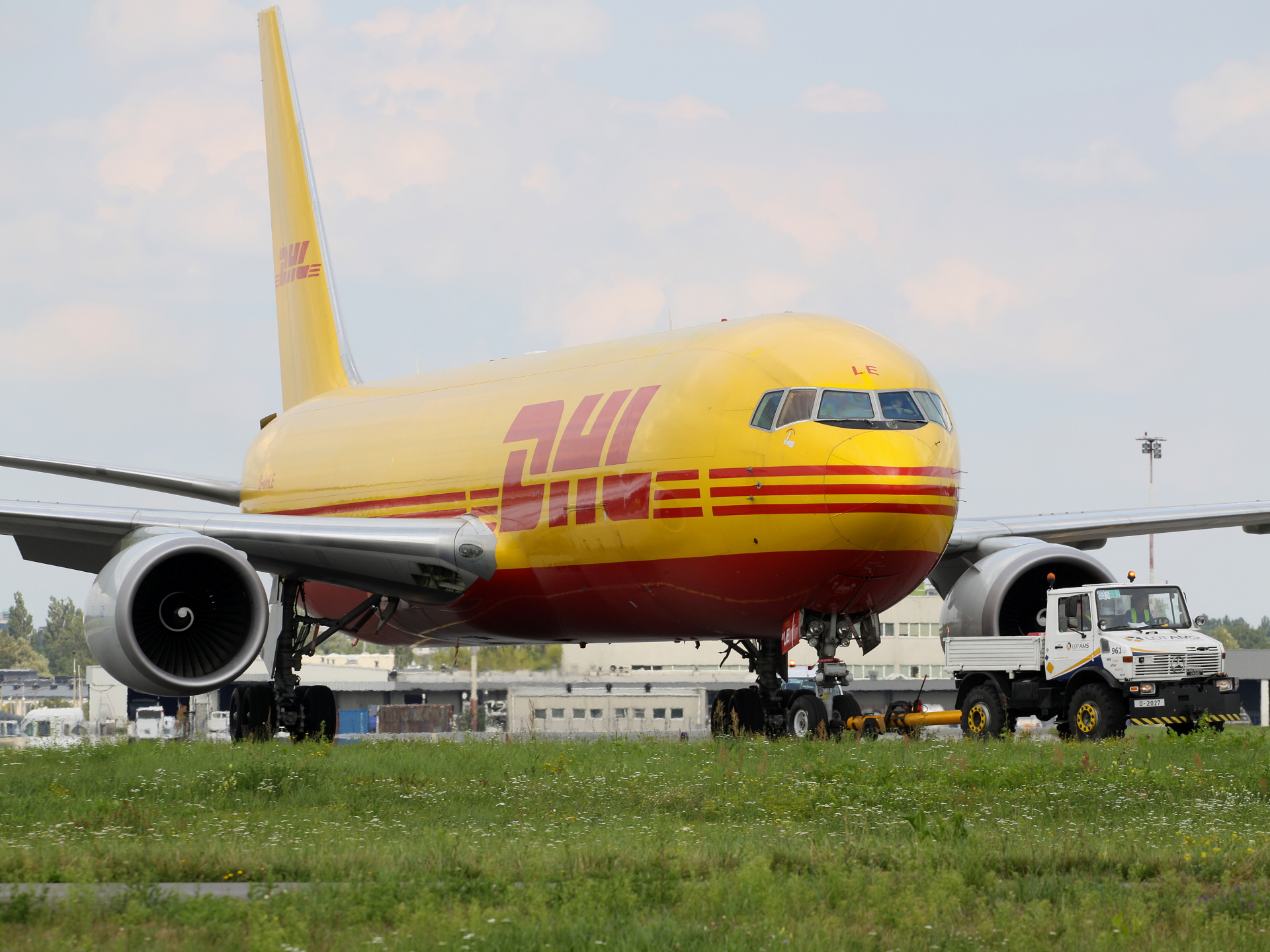 G-DHLE (Aircraft » EPWA Spotting » Boeing 767-300F » DHL)