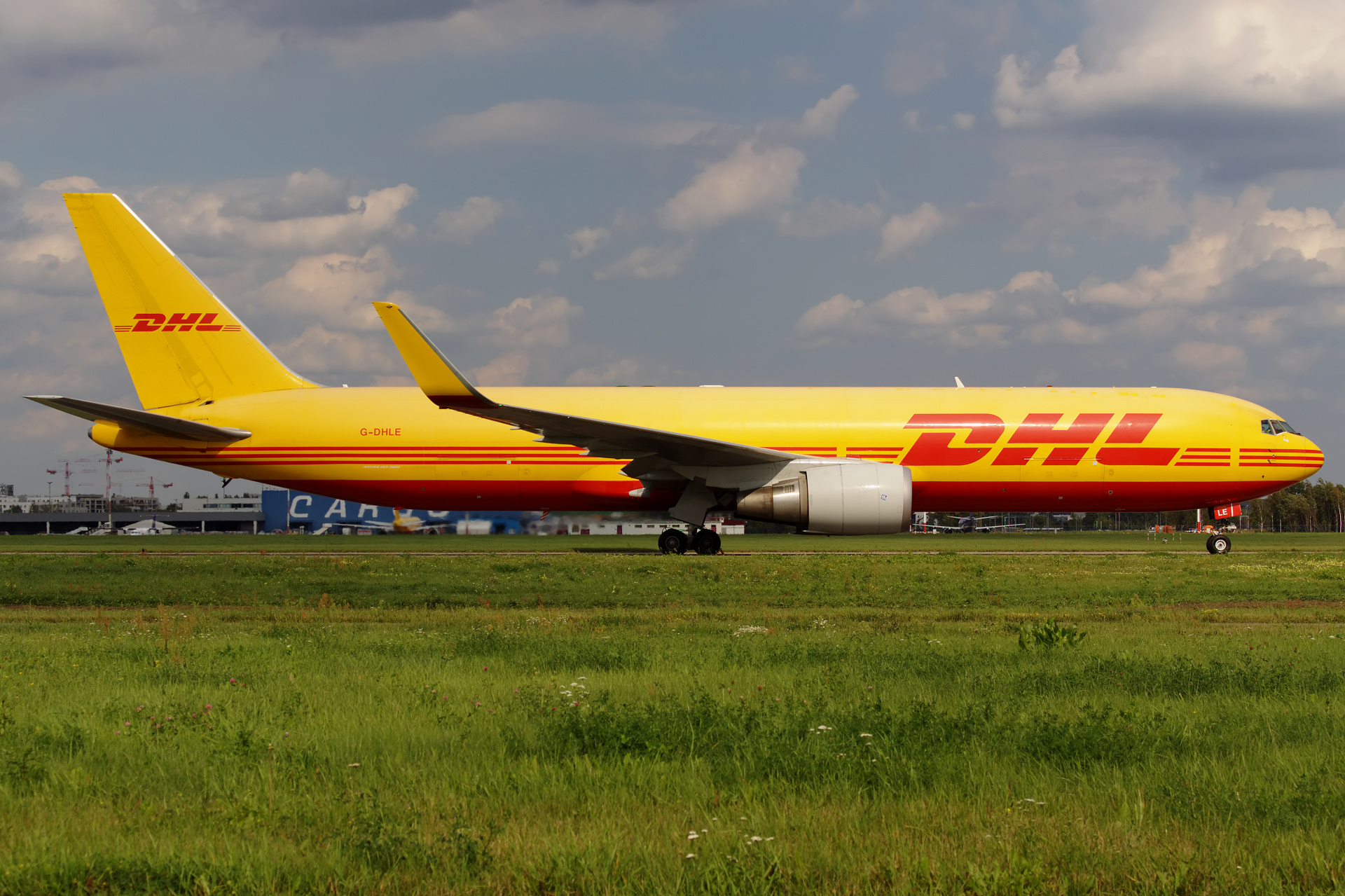 G-DHLE (Aircraft » EPWA Spotting » Boeing 767-300F » DHL)