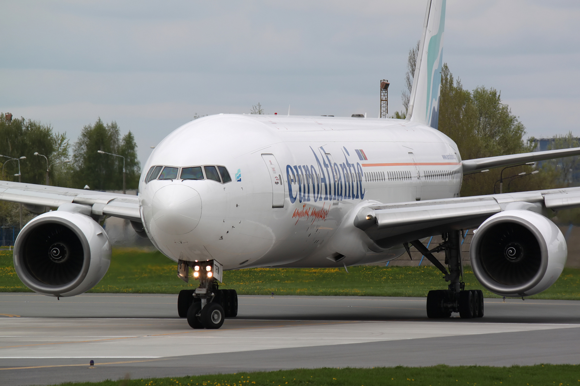 CS-TFM (Samoloty » Spotting na EPWA » Boeing 777-200 i 200ER » EuroAtlantic Airways)