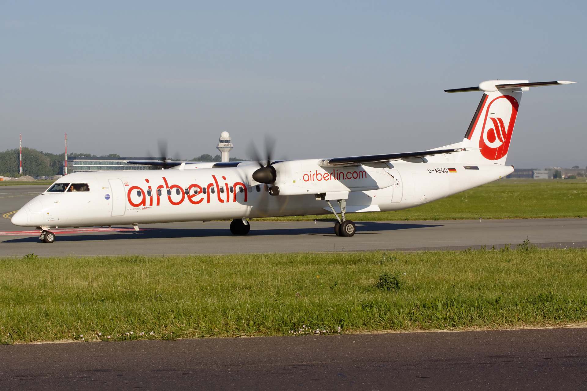 D-ABQQ (Samoloty » Spotting na EPWA » De Havilland Canada DHC-8 Dash 8 » AirBerlin)