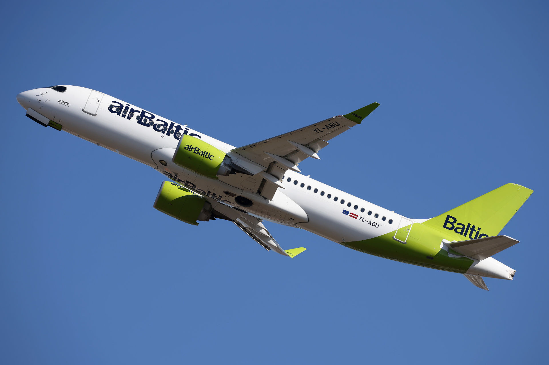 YL-ABU (Aircraft » EPWA Spotting » Airbus A220-300 » airBaltic)