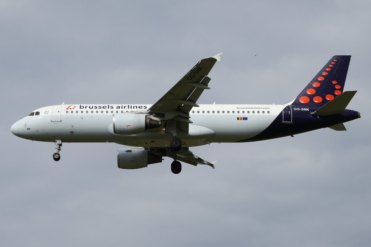 OO-SNK (Samoloty » Spotting na EPWA » Airbus A320-200 » Brussels Airlines)